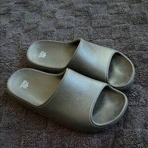 NWOT women’s Wild fable Black Slide Sandals size 6